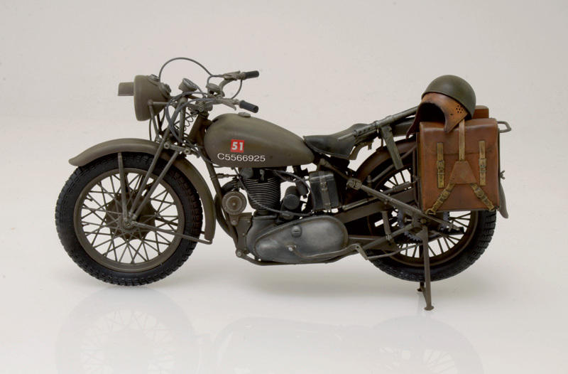 1/9 Italeri WWII Triumph 3WH Military Motorcycle - Squadron.com