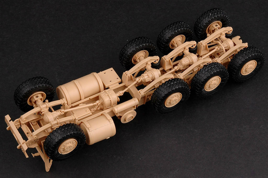 1/35 Hobby Boss M1070/M1000 HETS - MMD - Military Model Distributors