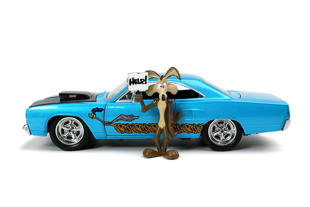 1970 Plymouth Road Runner w/Wile E. Coyote Figure, Looney Toons