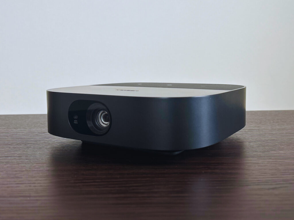 どこでもすぐに映画館】Nebula Vega Portableを徹底レビュー【万能