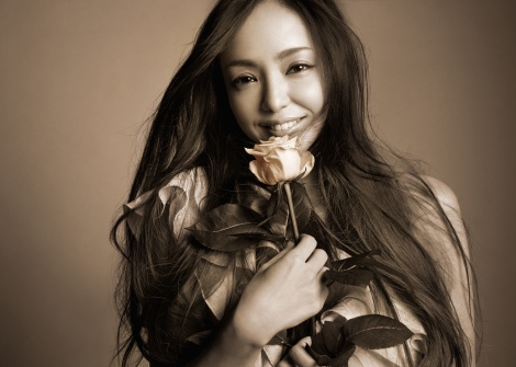 安室奈美恵、21年ぶり『日本GD大賞』受賞「光栄に思っております
