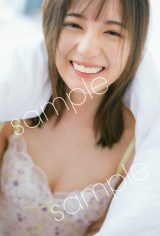 日向坂46小坂菜緒、写真集特典「手書きメッセージ入りポストカード