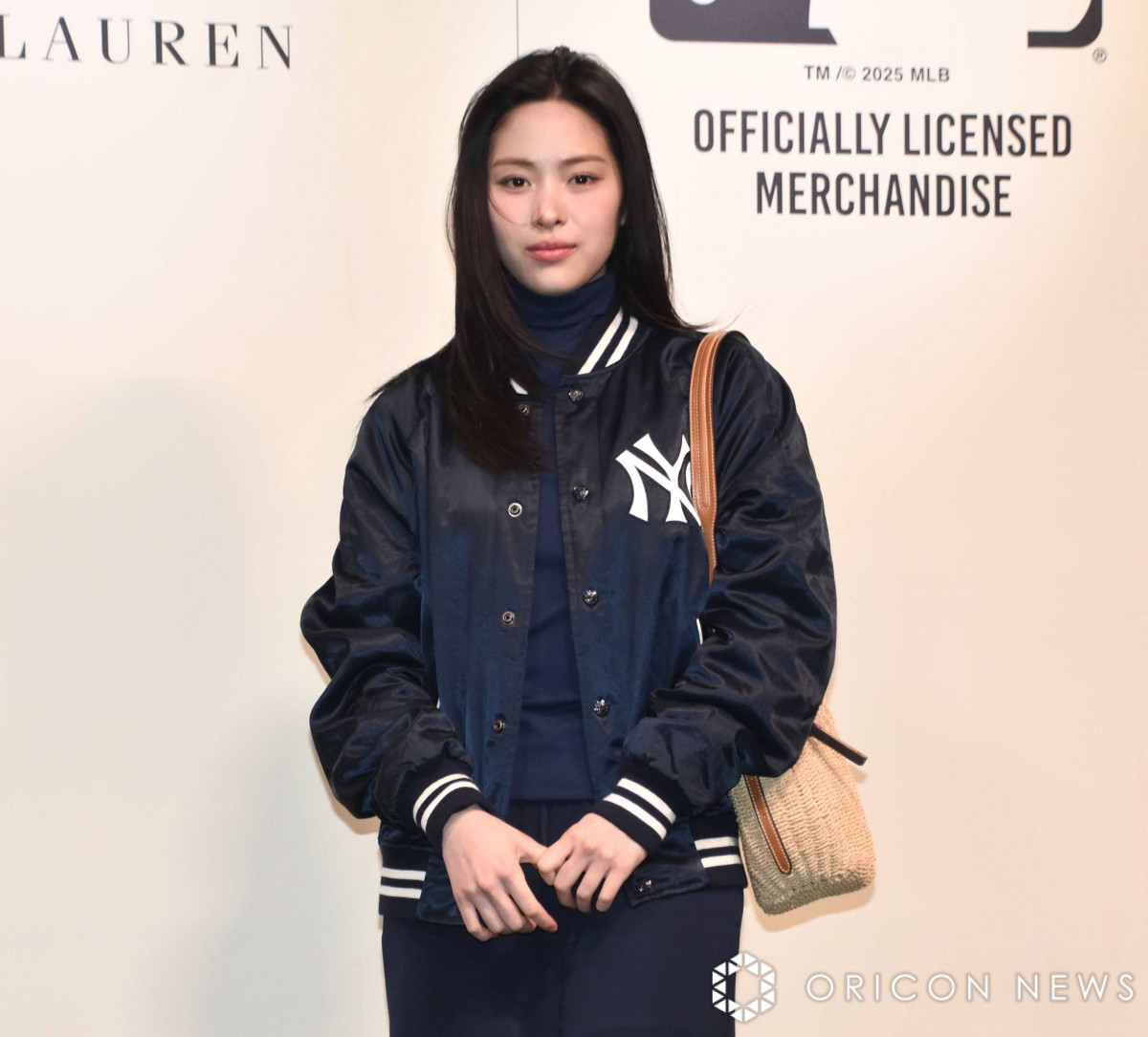 ITZY・リュジン、スタジャン姿で会場魅了「バックをカジュアルに