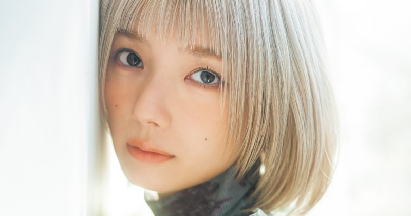 櫻坂46藤吉夏鈴、吸い込まれそうな瞳で見つめ…キュートすぎるグラビア