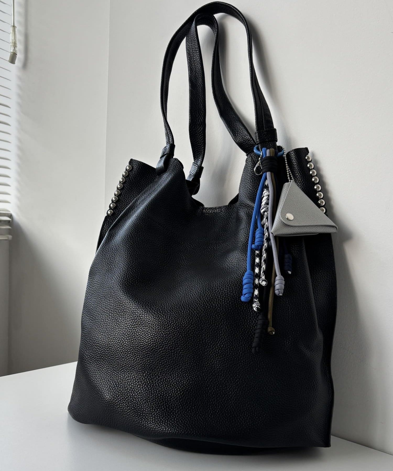 A4サイズ対応/本革/ロングハンドル》スタッズトートバッグ | ear