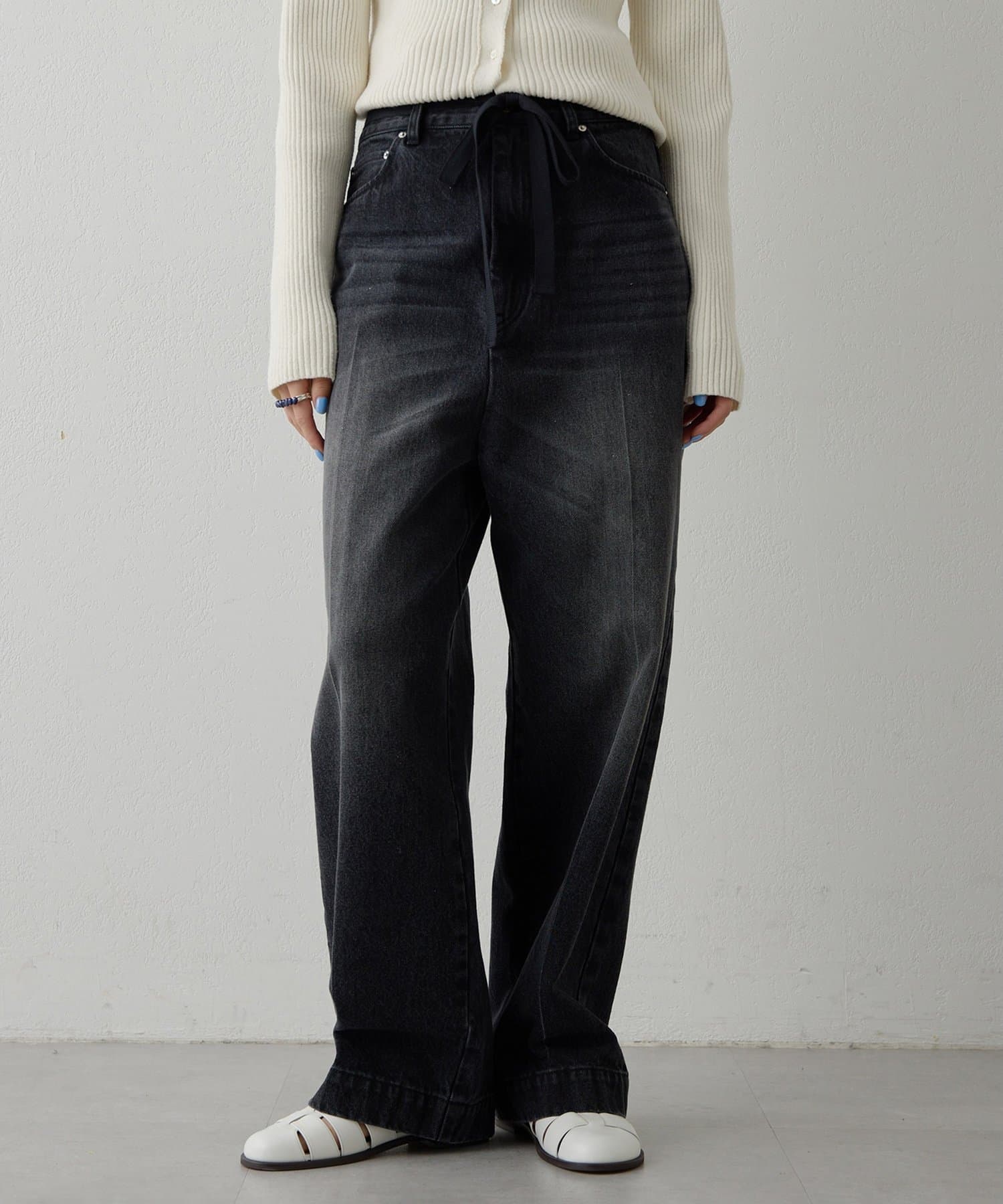 センタープレスブラックデニムパンツ | Whim Gazette(ウィム ガゼット