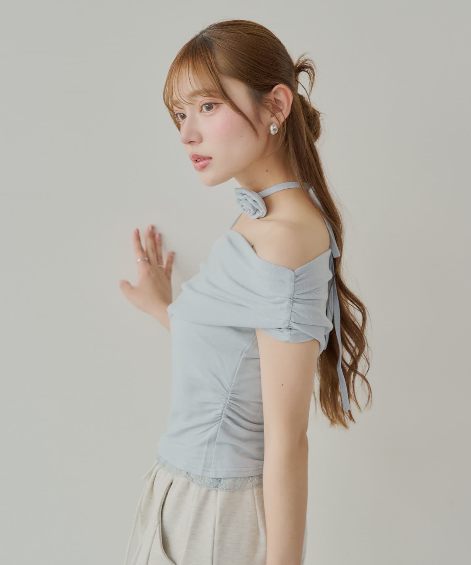 5色展開】ローズチョーカー付ワンショル裾レースT | Chico(チコ