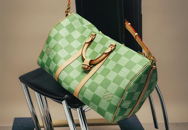 ルイ・ヴィトンの 「キーポル・バンドリエール 50」 名品の“最初と最新