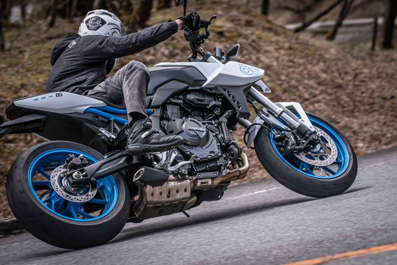 峠道の『GSX-8S』が手強い!? 街乗りや高速道路の“優等生”な感じはどこ