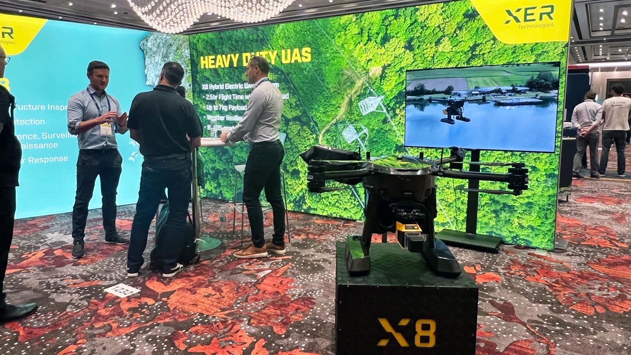 XER Technologies、ハイブリットエンジンドローン「X8」を展示