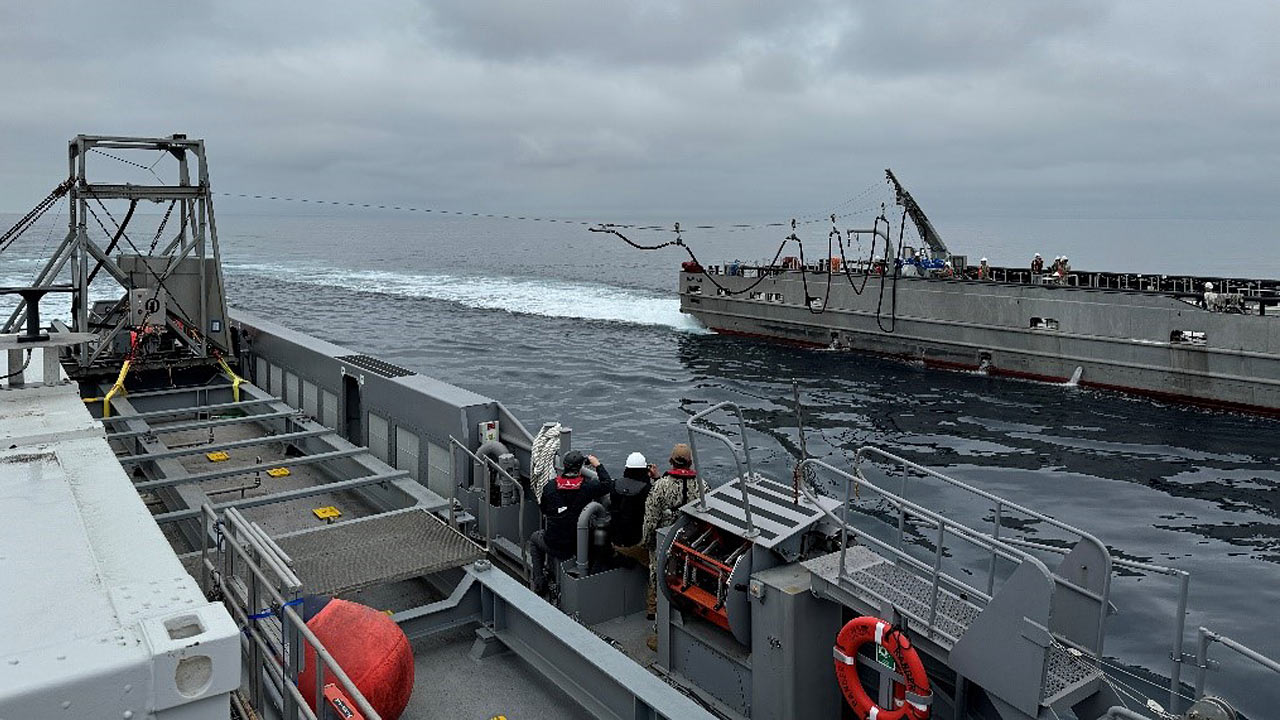 DARPA、無人水上艇による海上での自動燃料補給試験に成功。2025年春の