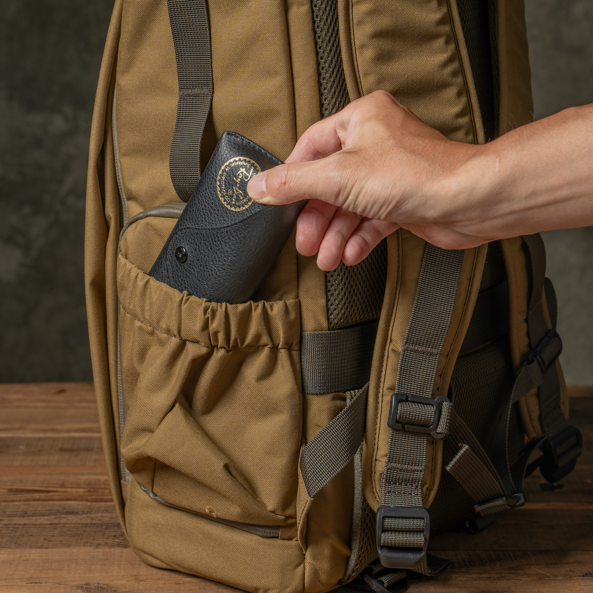 NEW PILOT」旅行向けカメラバックパック 18L - カメラバッグ & 日常用