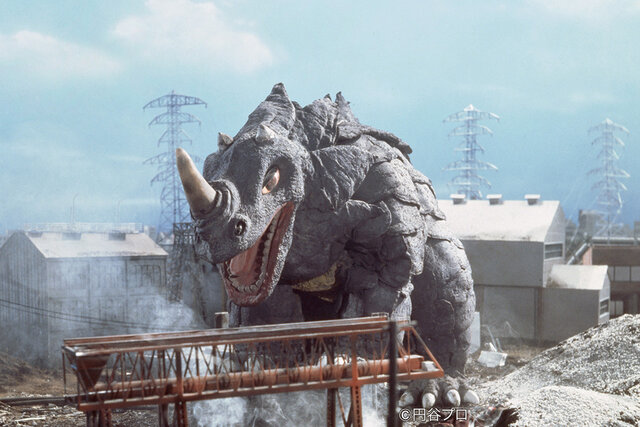 6月25日 帰ってきたウルトラマン シーモンスが東京湾に出現