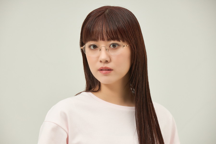 スペシャルプライス]軽やかなかけ心地が魅力のオーバルチタンメガネ