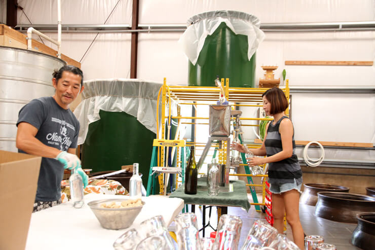 ハワイ ノースショア 焼酎 － 夫婦が作るハワイ産プレミアム焼酎「波花