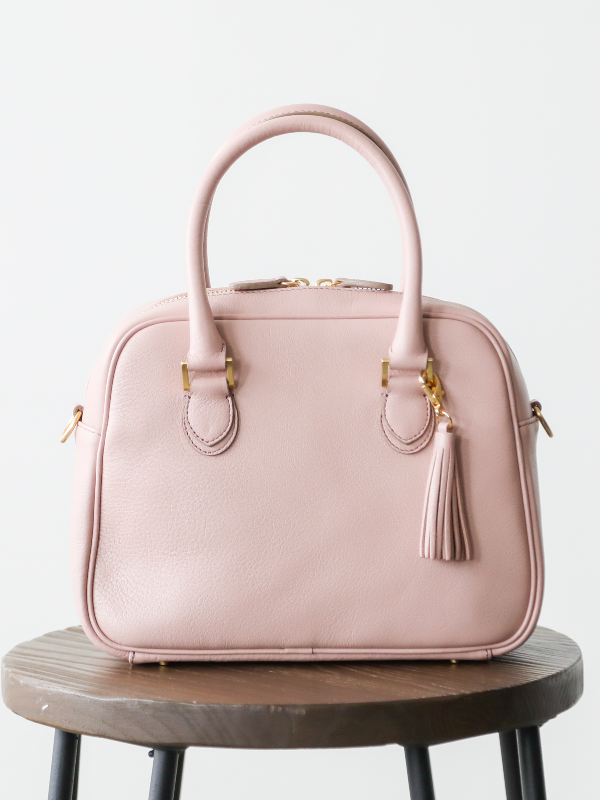 再入荷】コンパクトなのに沢山入る!レザーショルダーバッグのピンクが