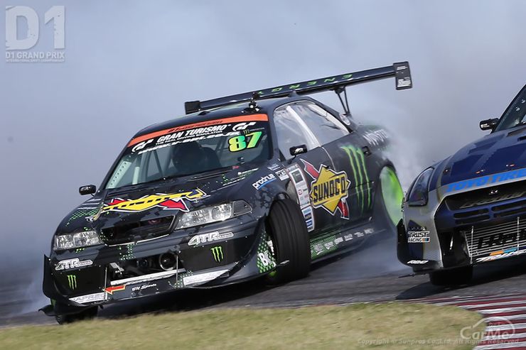 齋藤太吾選手の「JZX100 マークII」がドリフトで駆けたD1グランプリ