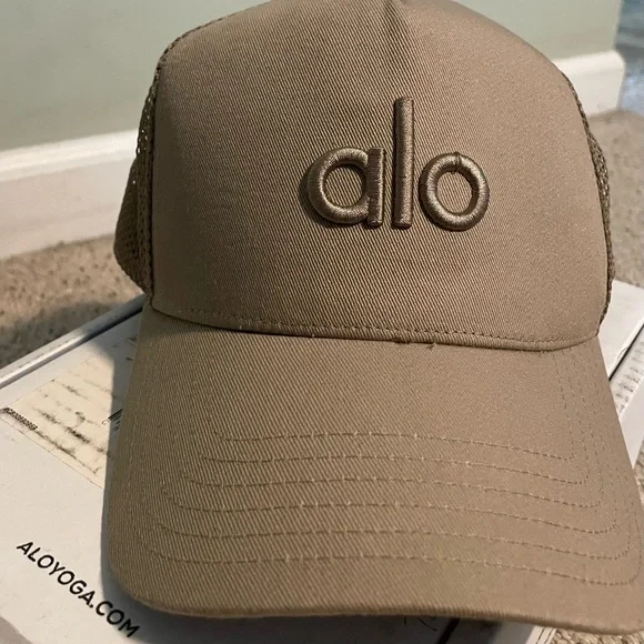 ☆alo☆ District Trucker Hat ベージュ ☆alo☆ District Trucker Hat