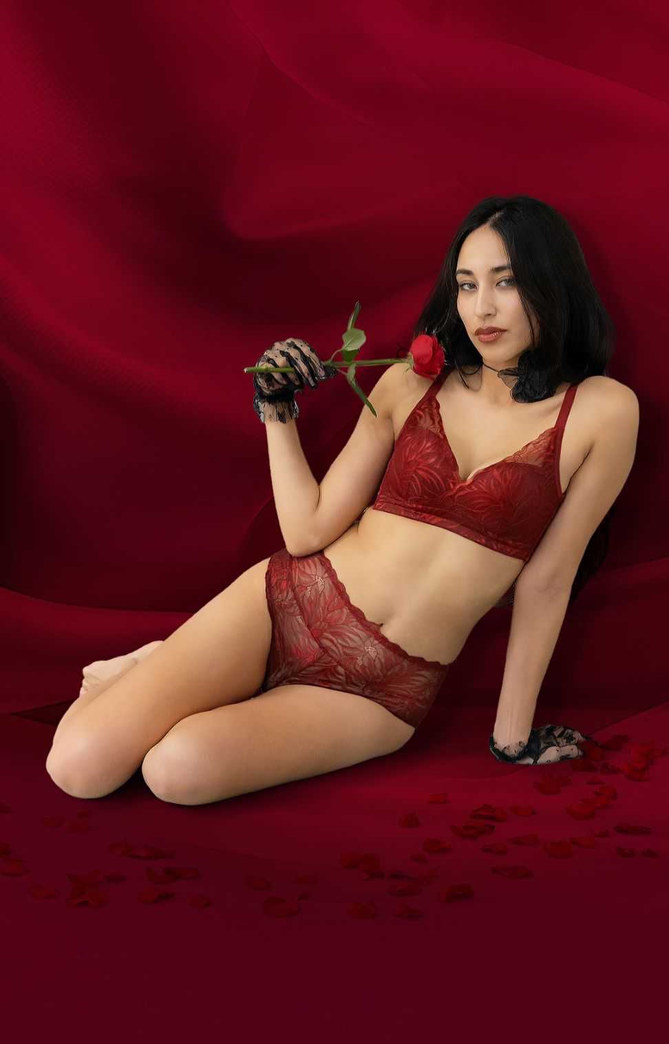 モモフルの“おりもの特化型”吸水ショーツとブラにホリデー限定色