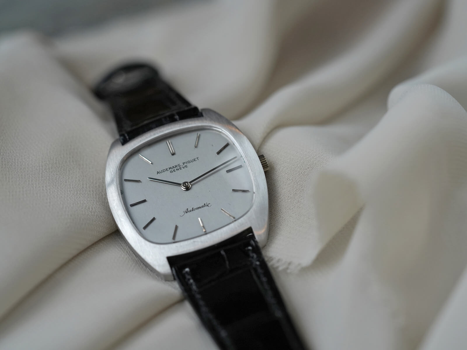 オーデマピゲ/トノーケース/エクストラシン/シルバーダイヤル/Audemars