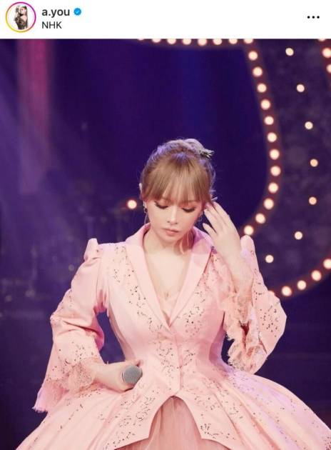 浜崎あゆみ、巨大ドレス姿を披露！スペシャル密着番組の“裏側”を明かす