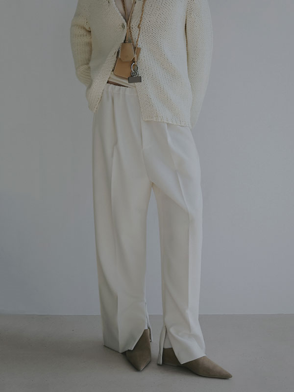 サイドピンタックラインリラクシーパンツ(S OFF WHITE): ボトムス