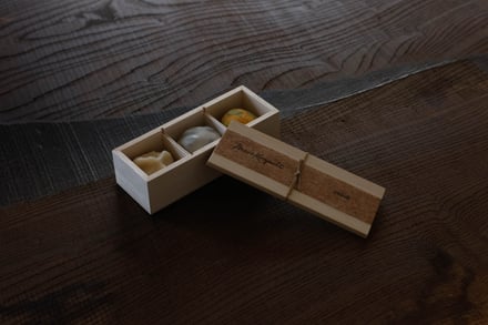 マメ クロゴウチ、2024年秋冬のポップアップを「VAGUE KOBE」で開催