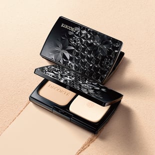 2025年クリスマスコフレ】コスメデコルテ AQ：ツヤ肌へと導く