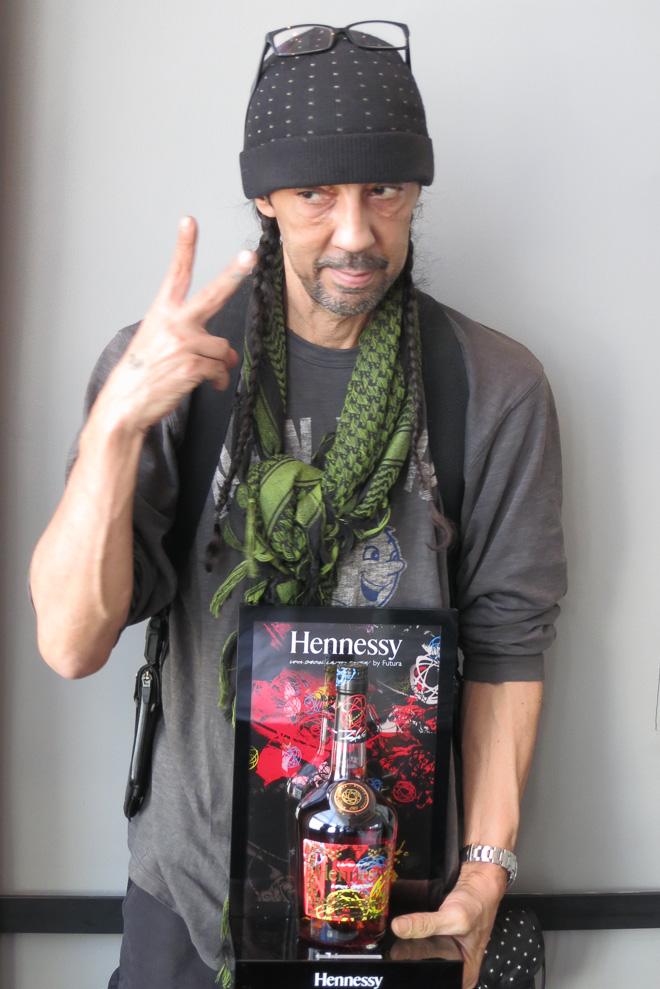 グラフィティアート界のレジェンドFutura来日 ヘネシーボトルをデザイン