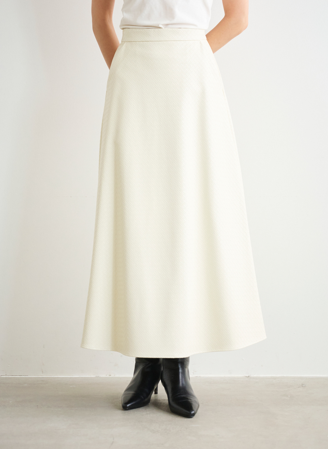 エンボスフレアスカート｜LOUNIE（ルーニィ）公式サイト／公式