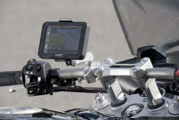 ソニー “nav-u” 『NV-U37』 バイクへの装着が可能に！ドライブは