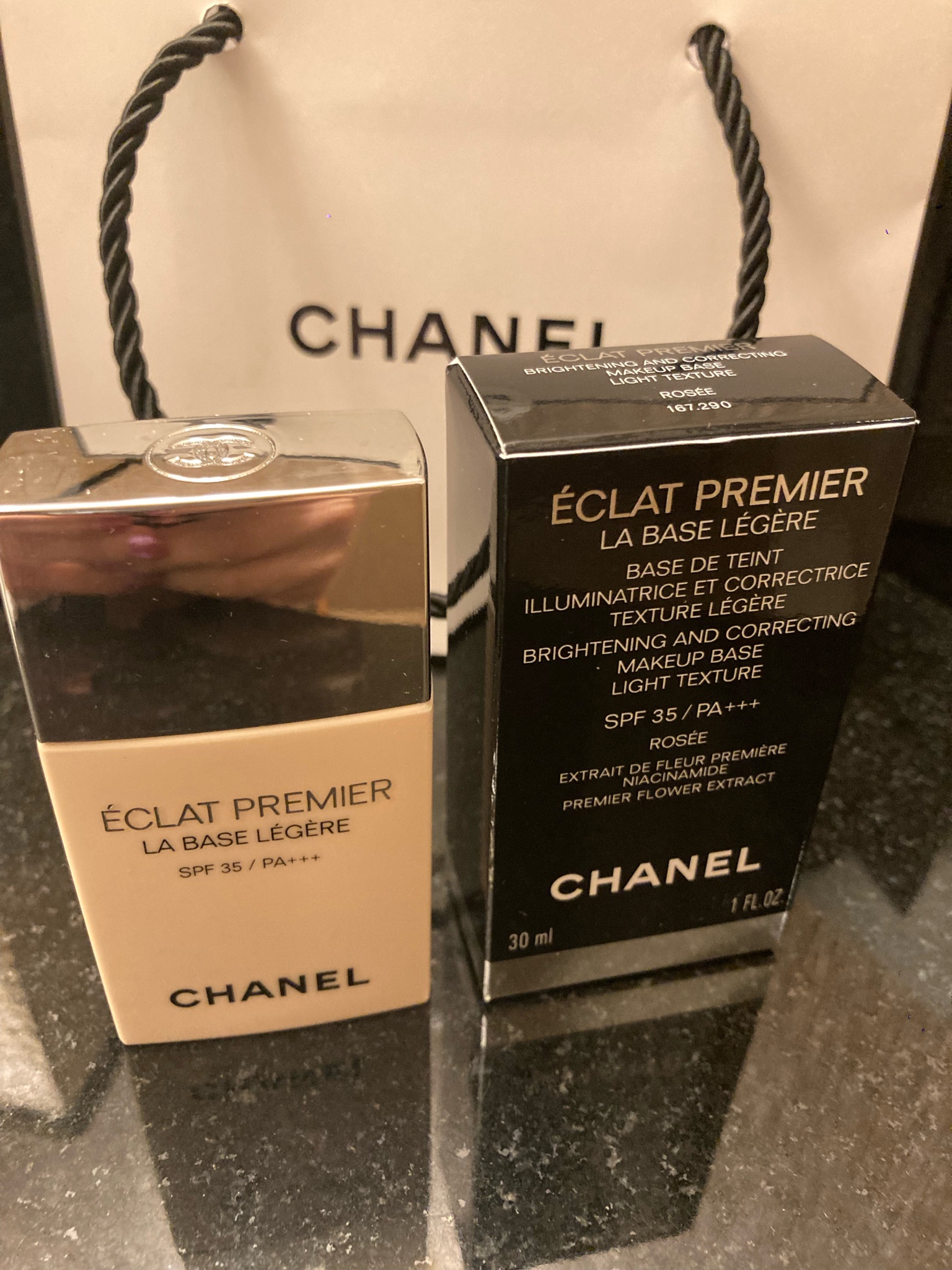 シャネル / エクラ プルミエ ラ バーズ レジェール ロゼの公式商品情報