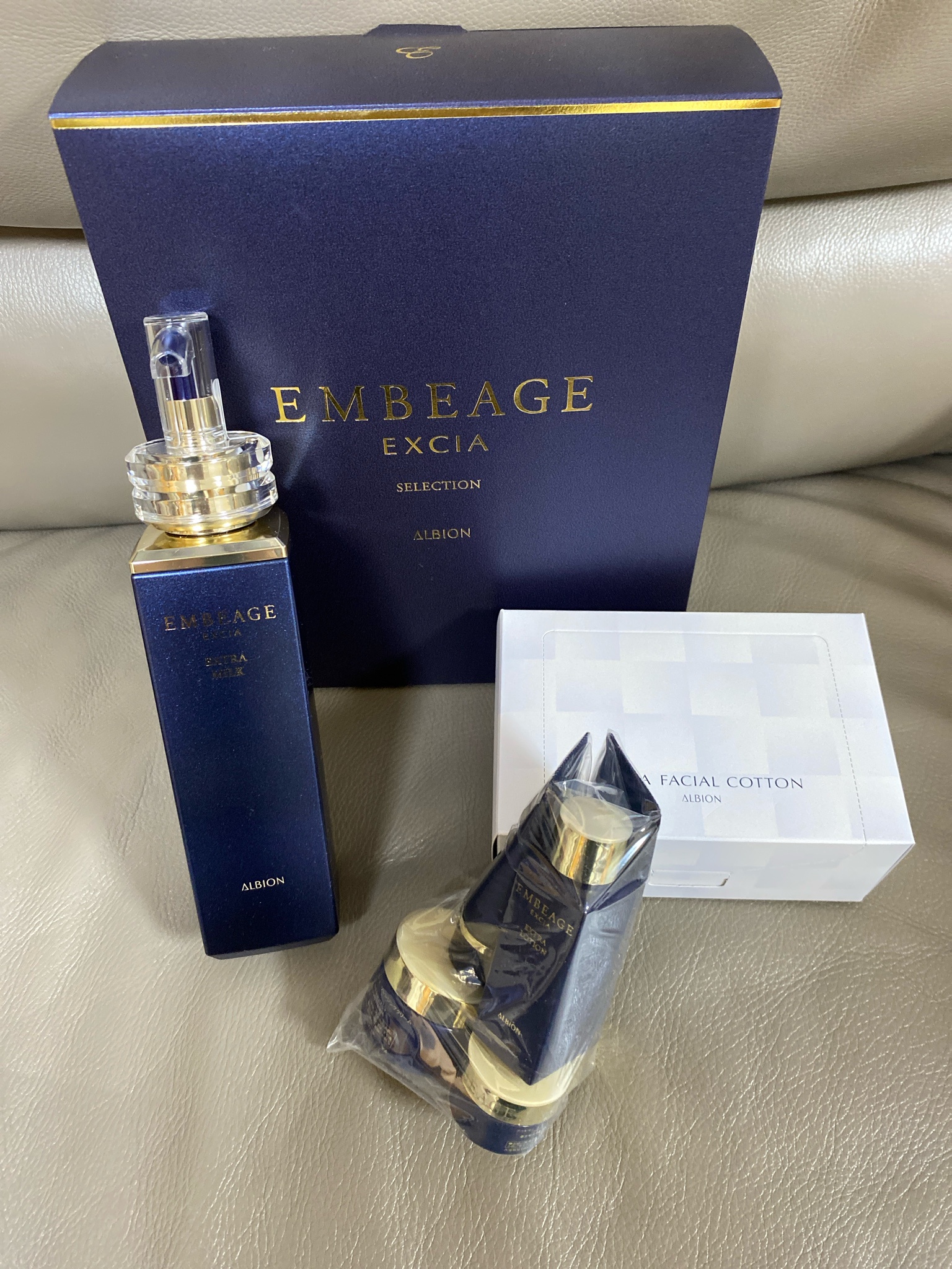 アルビオン / エクシア アンベアージュ エクストラミルクの公式商品