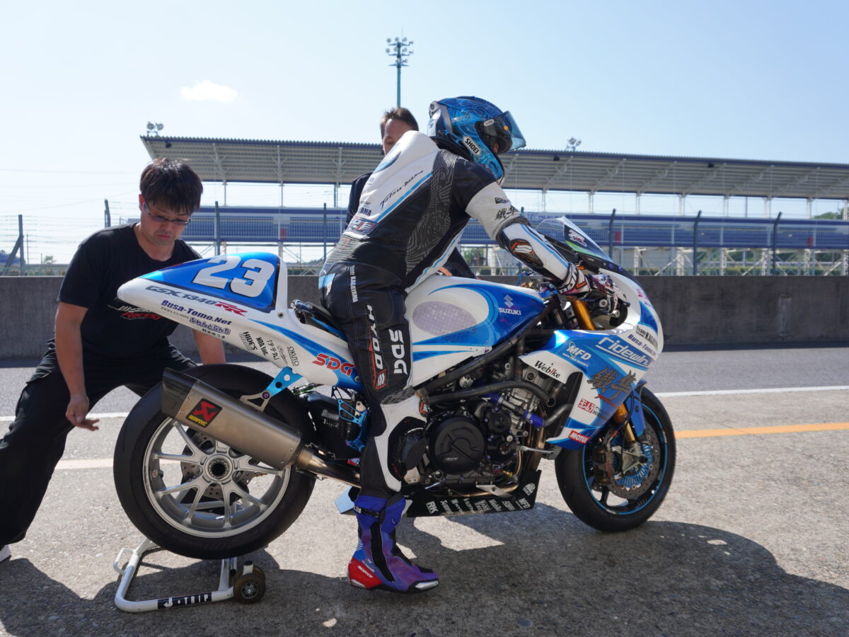 ニンジャにカタナ、そしてZ1000RR!? 見た目だけは昭和ムード漂う