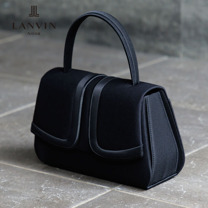 シンメトリーカーブのブラックバッグ ・ブラック｜東京ソワール