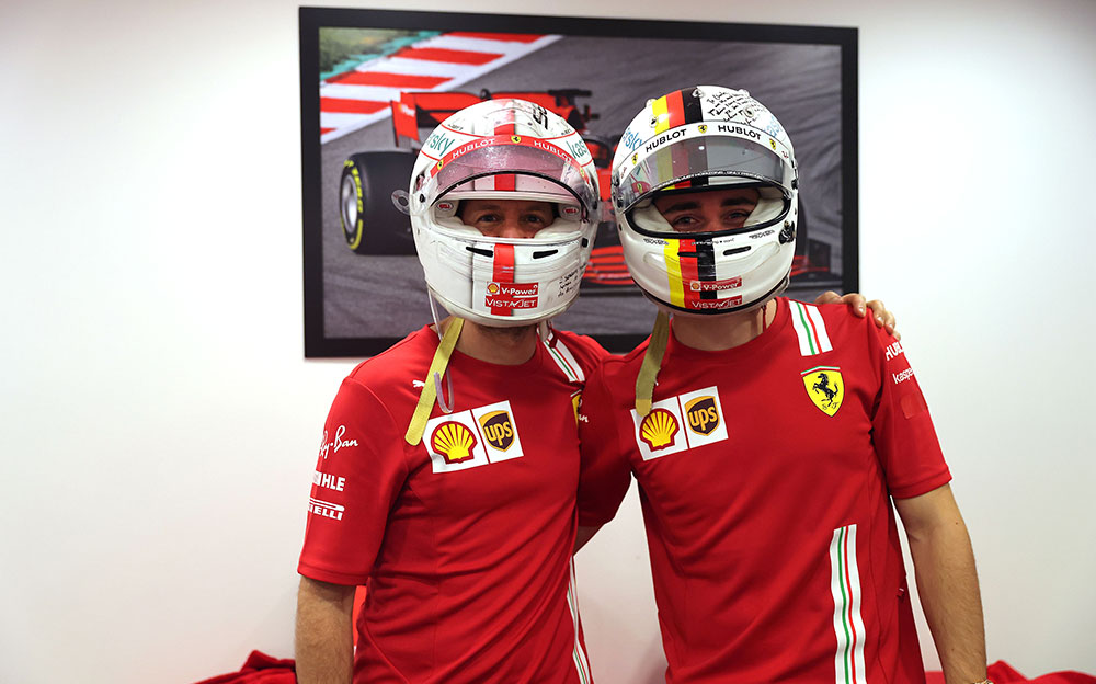 フェラーリ去るベッテル、ルクレールとヘルメット交換…綴られた手書き