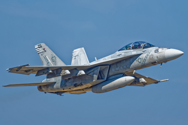 5月公開「トップガン」のスーパーホーネット、ブルーエンジェルスで