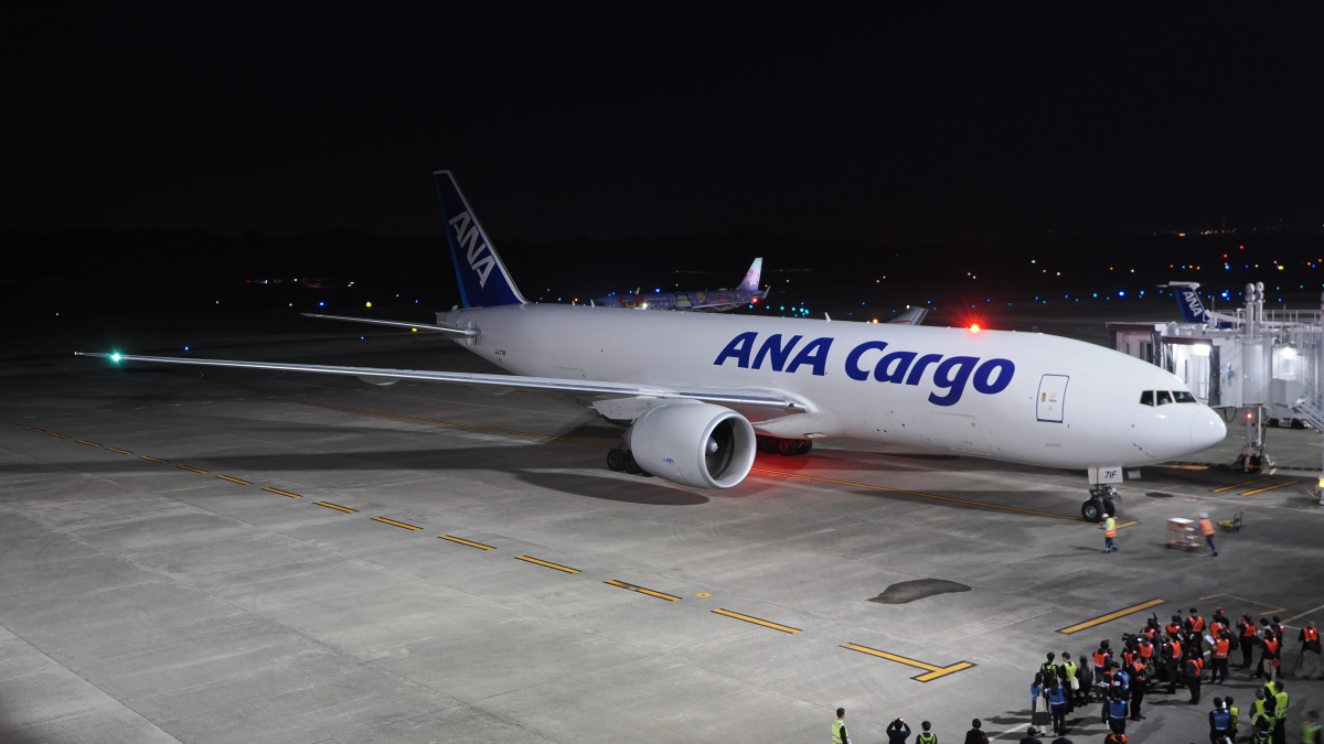 注目された飛来機情報】B-52H戦略爆撃機再来！夏ダイヤの新顔やインド