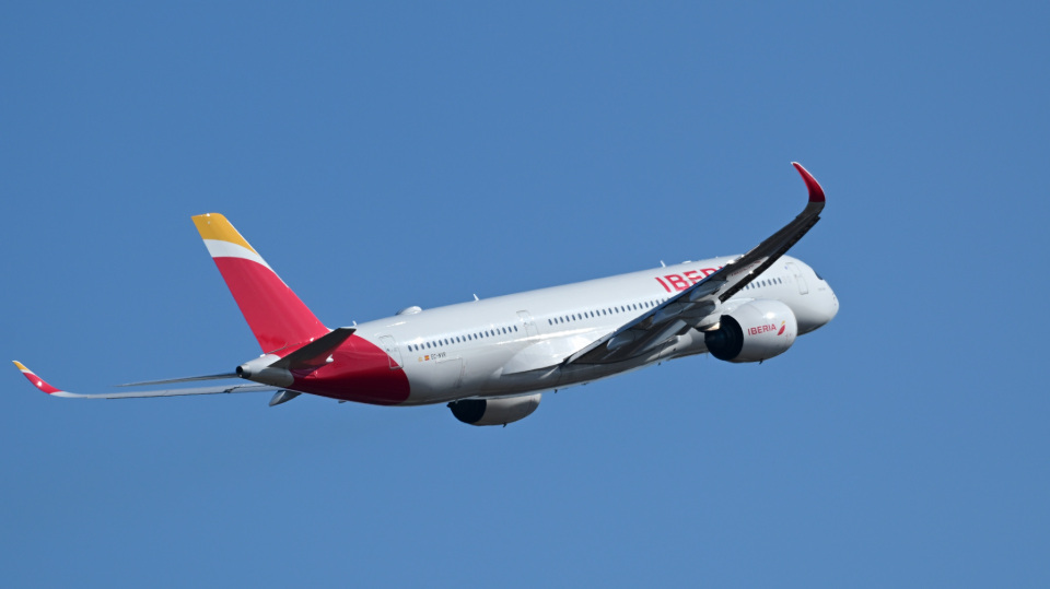 イベリア航空 Airbus A350-900 EC-NVR 成田空港 航空フォト | by