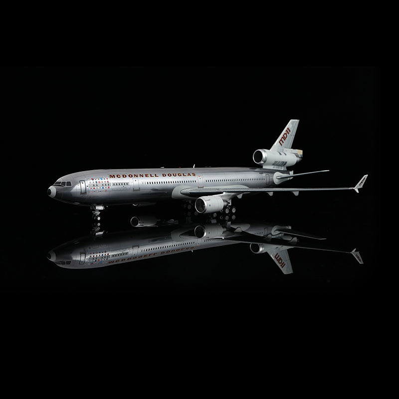 1:200 SQ Wings Mcdonnell Douglas MD-11 N111MD Diecast Aircraft