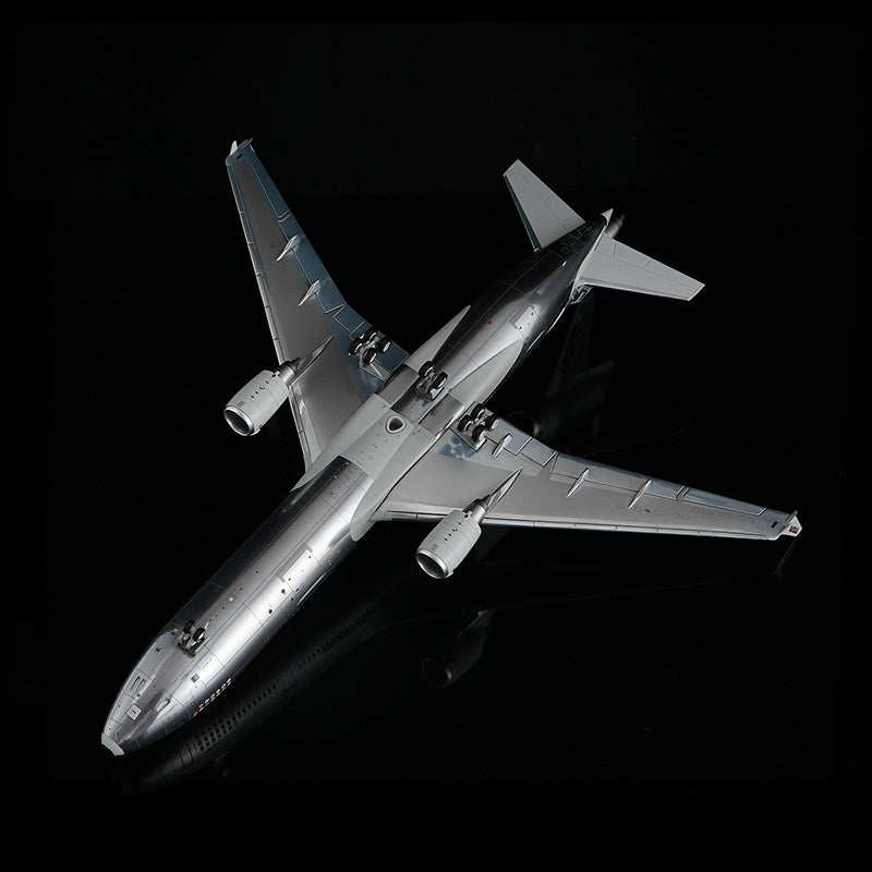 1:200 SQ Wings Mcdonnell Douglas MD-11 N111MD Diecast Aircraft
