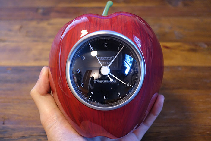 リンゴ型の置き時計「GILAPPLE CLOCK」を買いました。デザインが最高に
