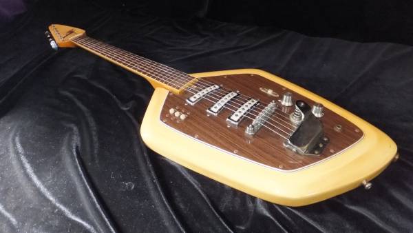 TEISCO(テスコ)の買取相場とは？独特なシェイプのビザールギターの買取