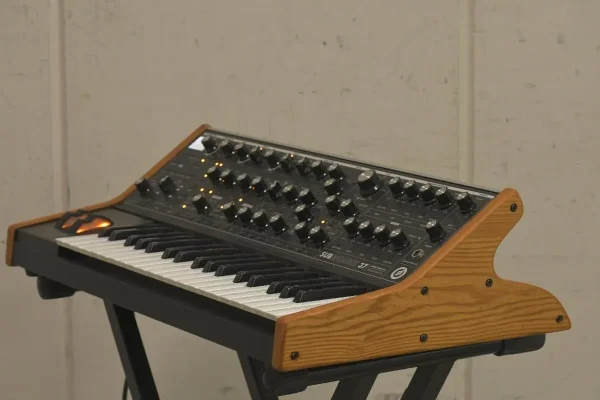 KORG コルグ TR76 シンセサイザー - 楽器の買取屋さん｜最短30分で出張