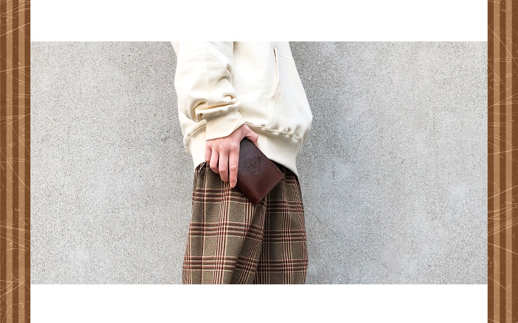 ご注文はうさぎですか？ BLOOM 二つ折り本革ラウンドウォレット ver