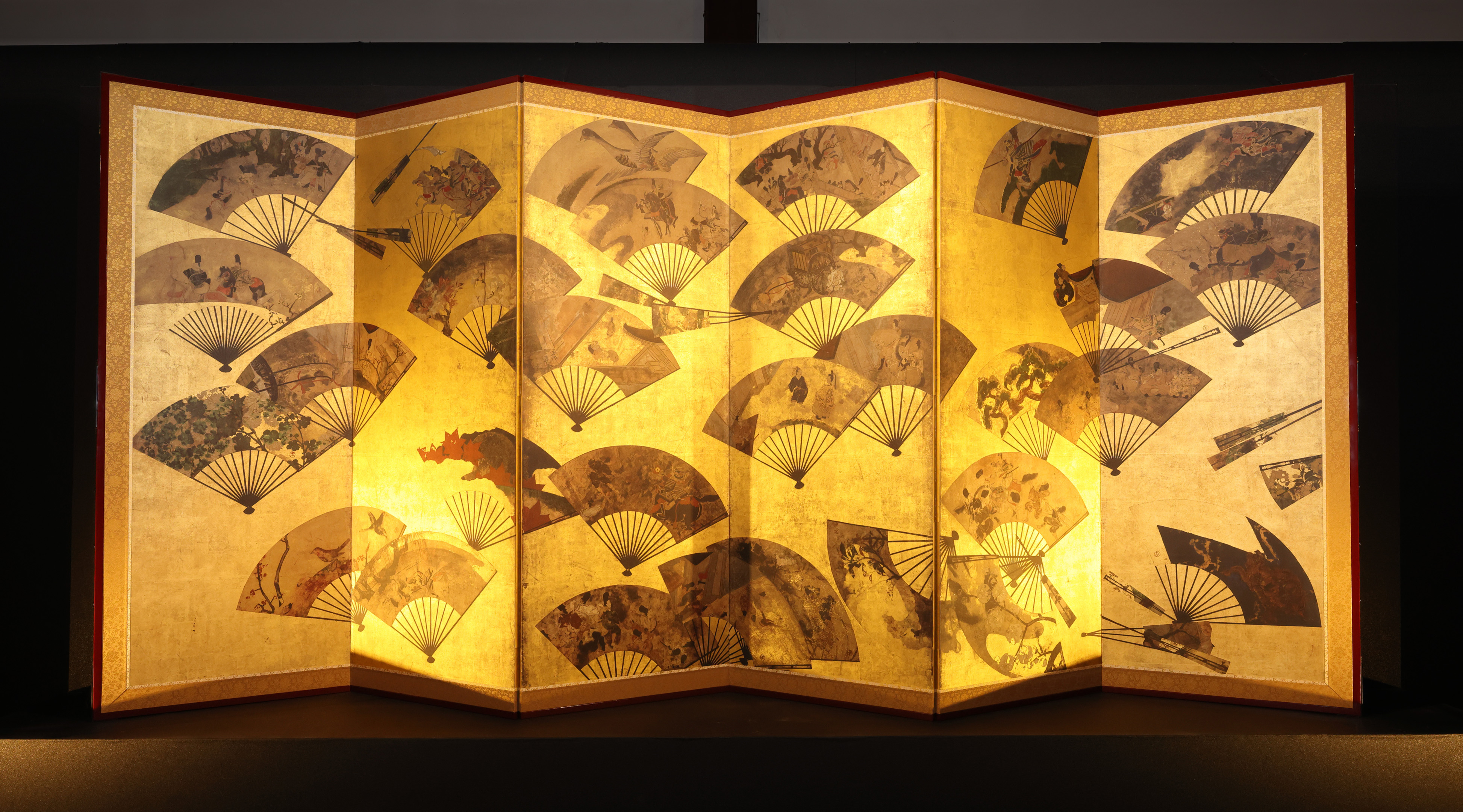 俵屋宗達「扇面散図屏風」の高精細複製品を金沢美術工芸大学に寄贈