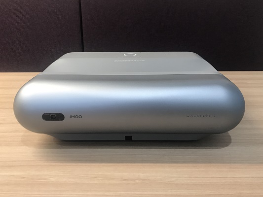 レビュー】JMGO O1 Proを使ってみた！壁の近くに置けるプロジェクター