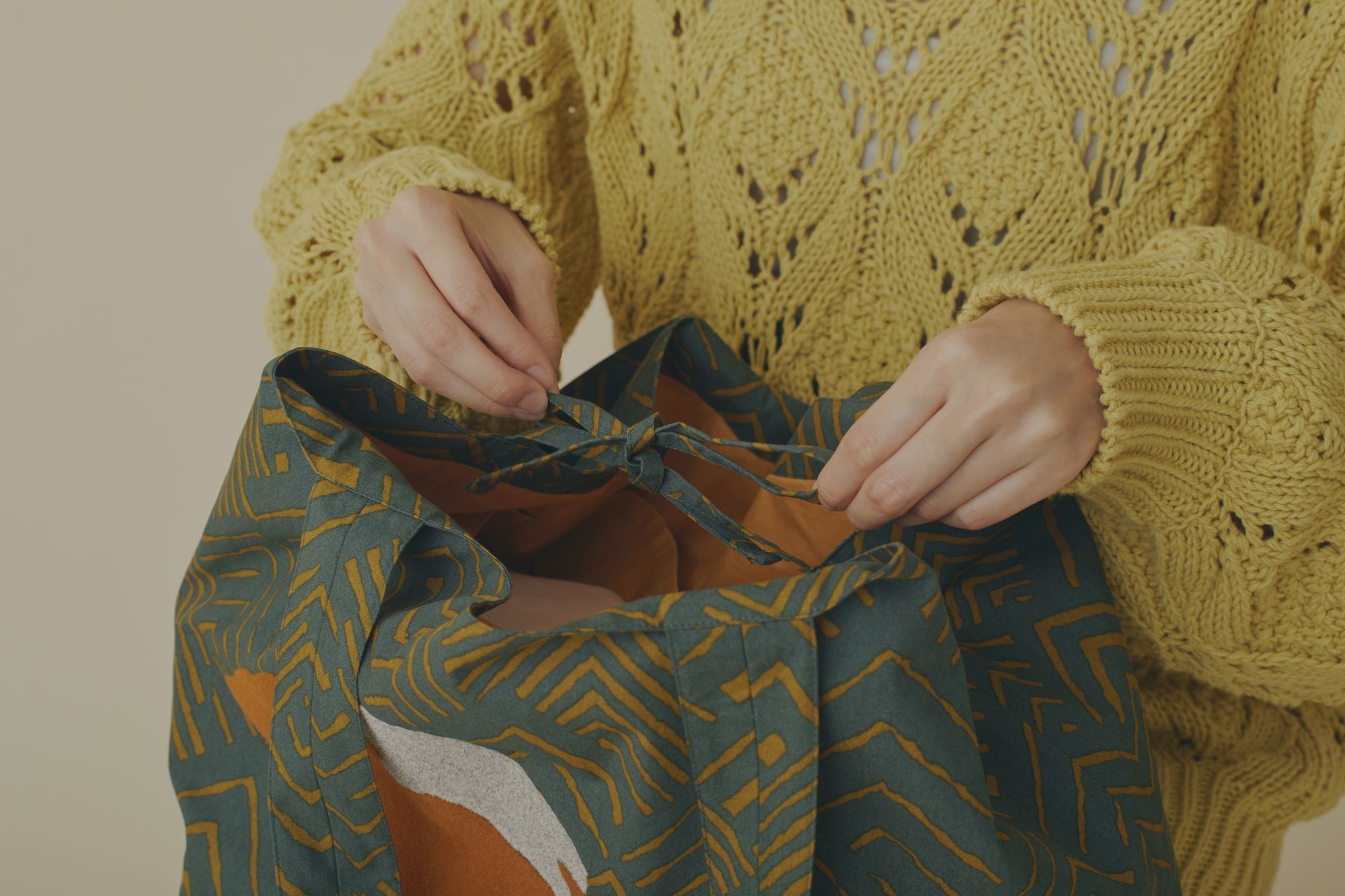 hug parent bag - minä perhonen