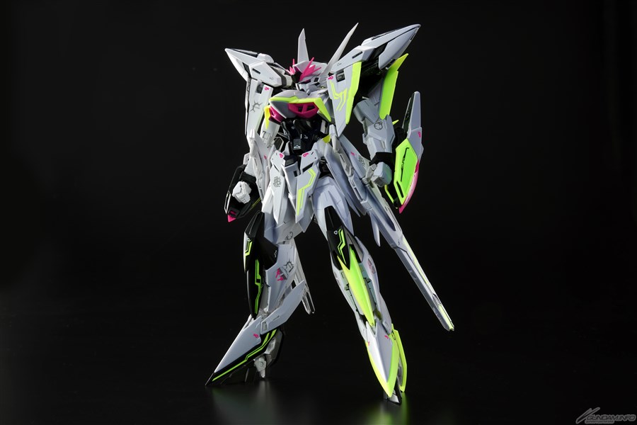 中国にて「MG エクリプスガンダム＋マニューバストライカー［サイバラ