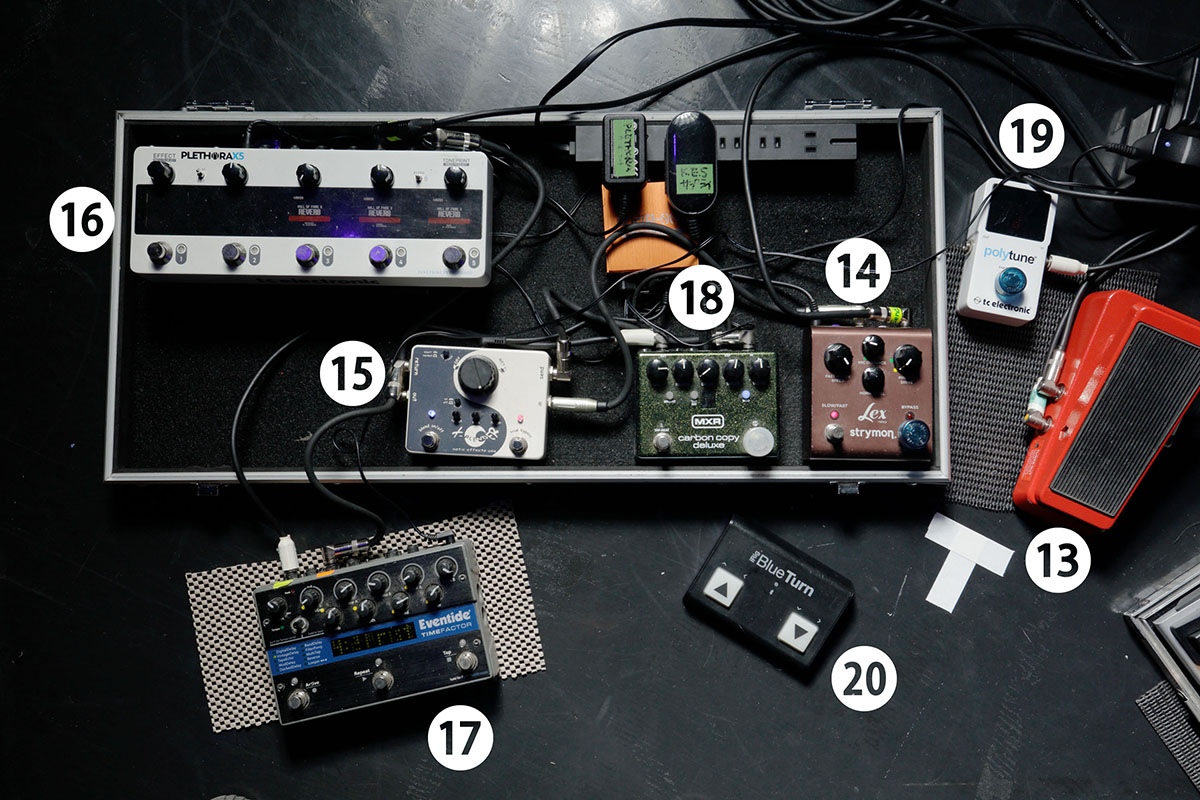 ひぐちけいがライブで使用するギター、エフェクター、アンプ 会場の